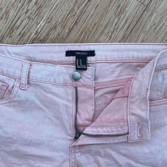 Distressed pink jeans shorts - Picture 3 of 7